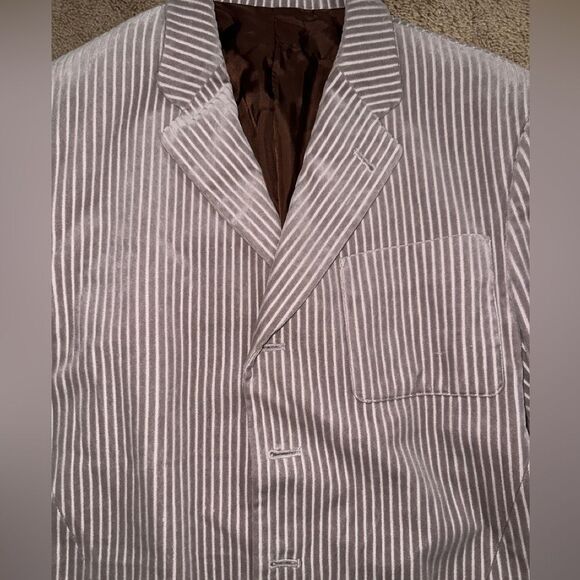 Stunning 3 button JPG - Picture 4 of 4